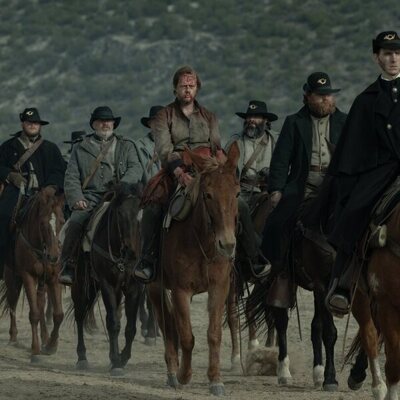 Escena de Dane DeHaan en 'Episodio 6' de 'Érase una vez el Oeste'