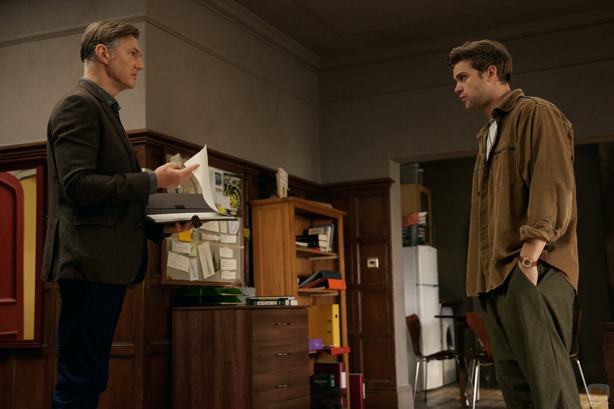 David Morrissey y Leo Woodall en 1x01 titulado 'Un nuevo patrón' de 'Prime Target'