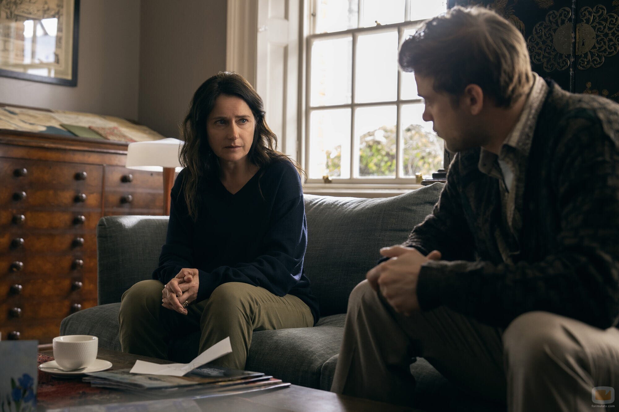 Sidse Babett Knudsen y Leo Woodall en 1x02 'Siracusa' de 'Prime Target'