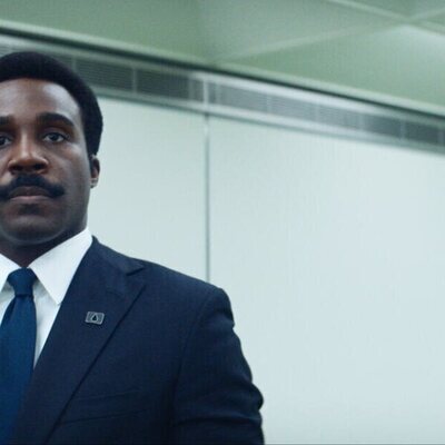 Tramell Tillman en Capítulo 1 titulado 'Hola, señora Cobel' de 'Separación'