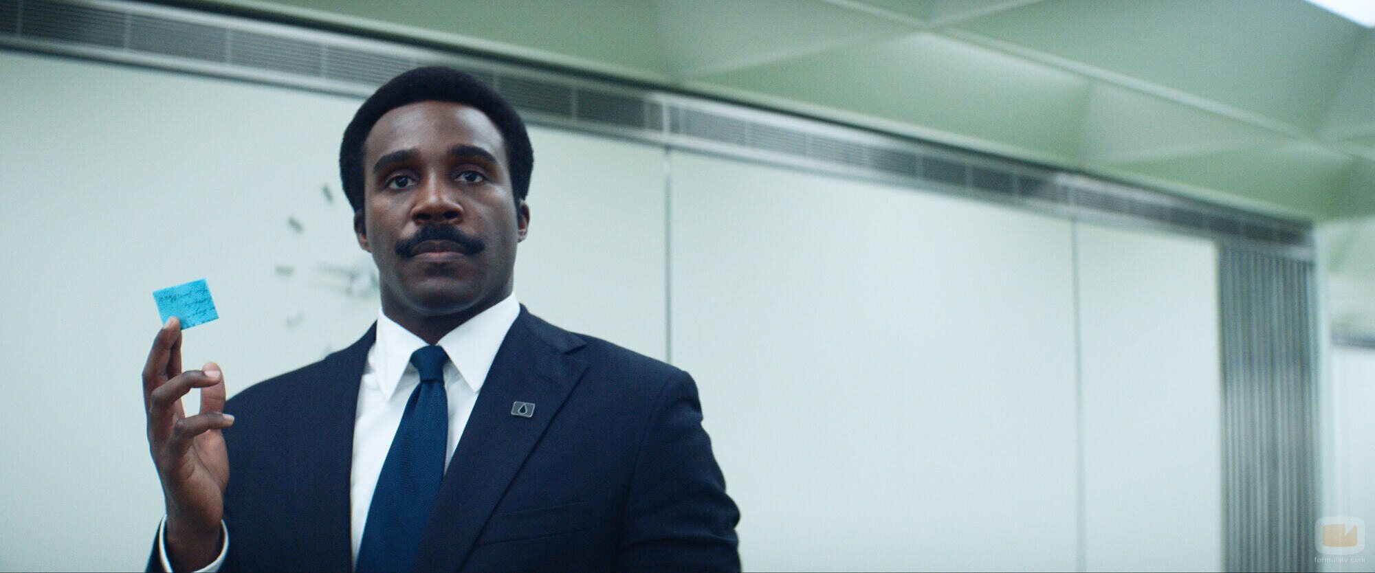 Tramell Tillman en Capítulo 1 titulado 'Hola, señora Cobel' de 'Separación'