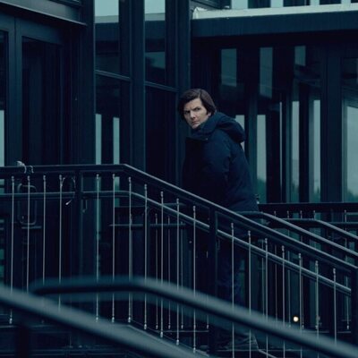 Still de Adam Scott en la temporada 2 y el capítulo 02 de 'Separación'