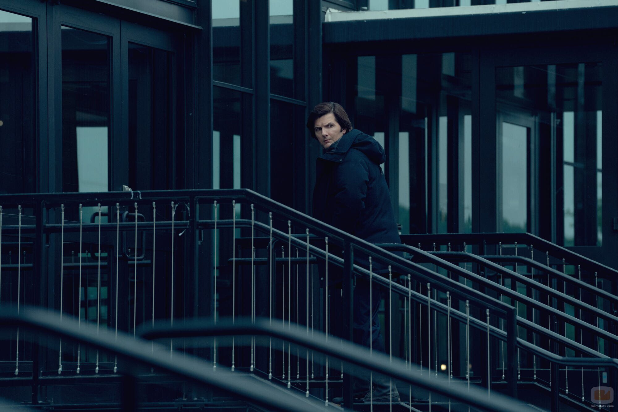 Still de Adam Scott en la temporada 2 y el capítulo 02 de 'Separación'