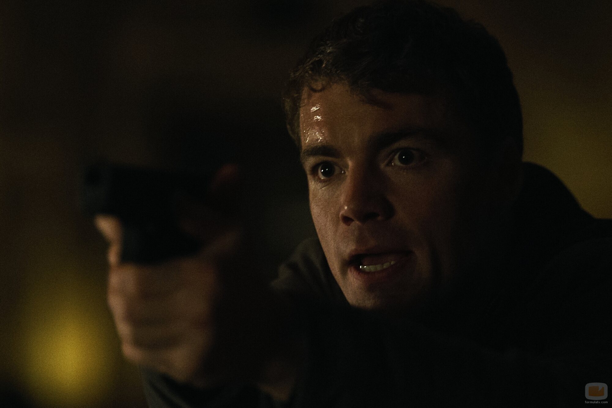 Gabriel Basso en la temporada 2 y el capítulo 01 de 'El agente nocturno'