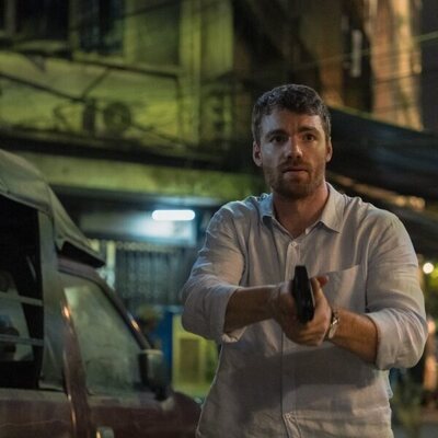 Gabriel Basso en el 2x01 de 'The Night Agent'