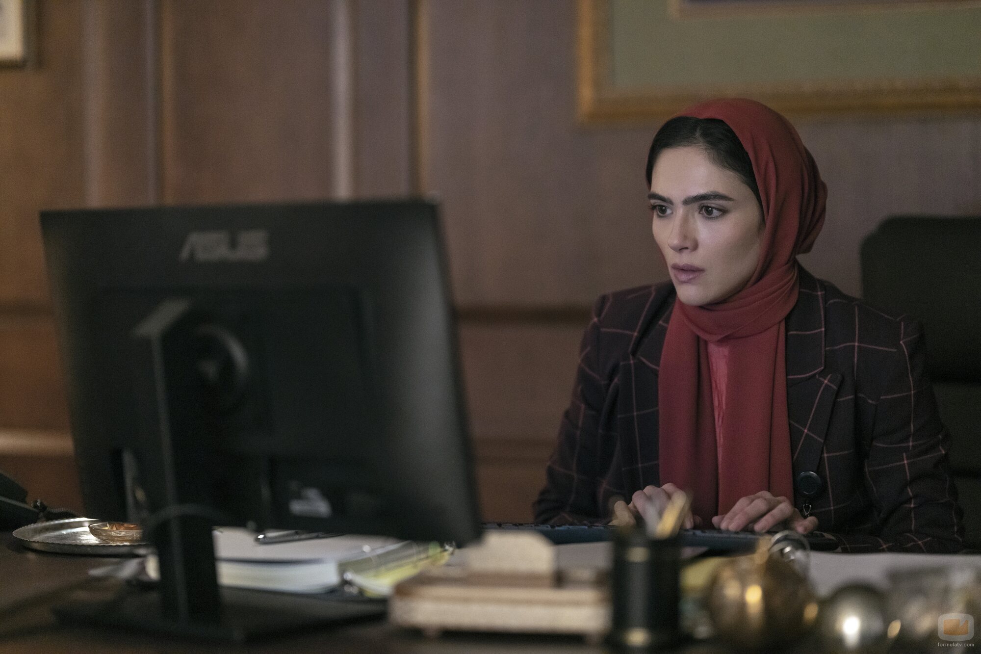 Still de Arienne Mandi en la temporada 2 y el capítulo 02 de 'El agente nocturno'