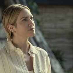 Brittany Snow en la temporada 2 y el capítulo 02 de 'El agente nocturno'