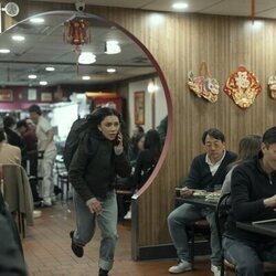 Luciane Buchanan en Capítulo 3 titulado 'Propiedad del Gobierno' de 'El agente nocturno'