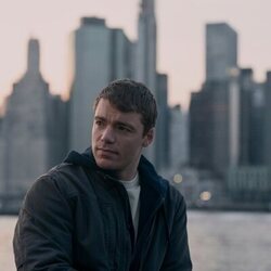 Gabriel Basso en 'Propiedad del Gobierno' de 'The Night Agent'