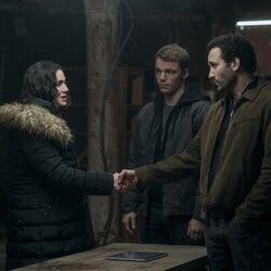 Arienne Mandi y Gabriel Basso en 'Cosas de familia' de 'El agente nocturno'