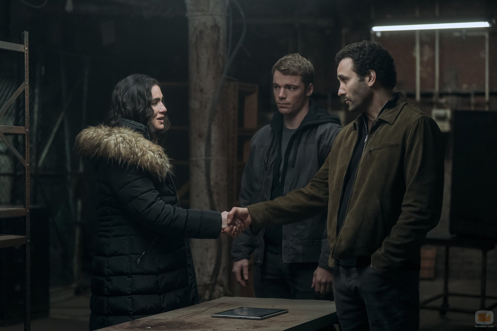 Arienne Mandi y Gabriel Basso en 'Cosas de familia' de 'El agente nocturno'