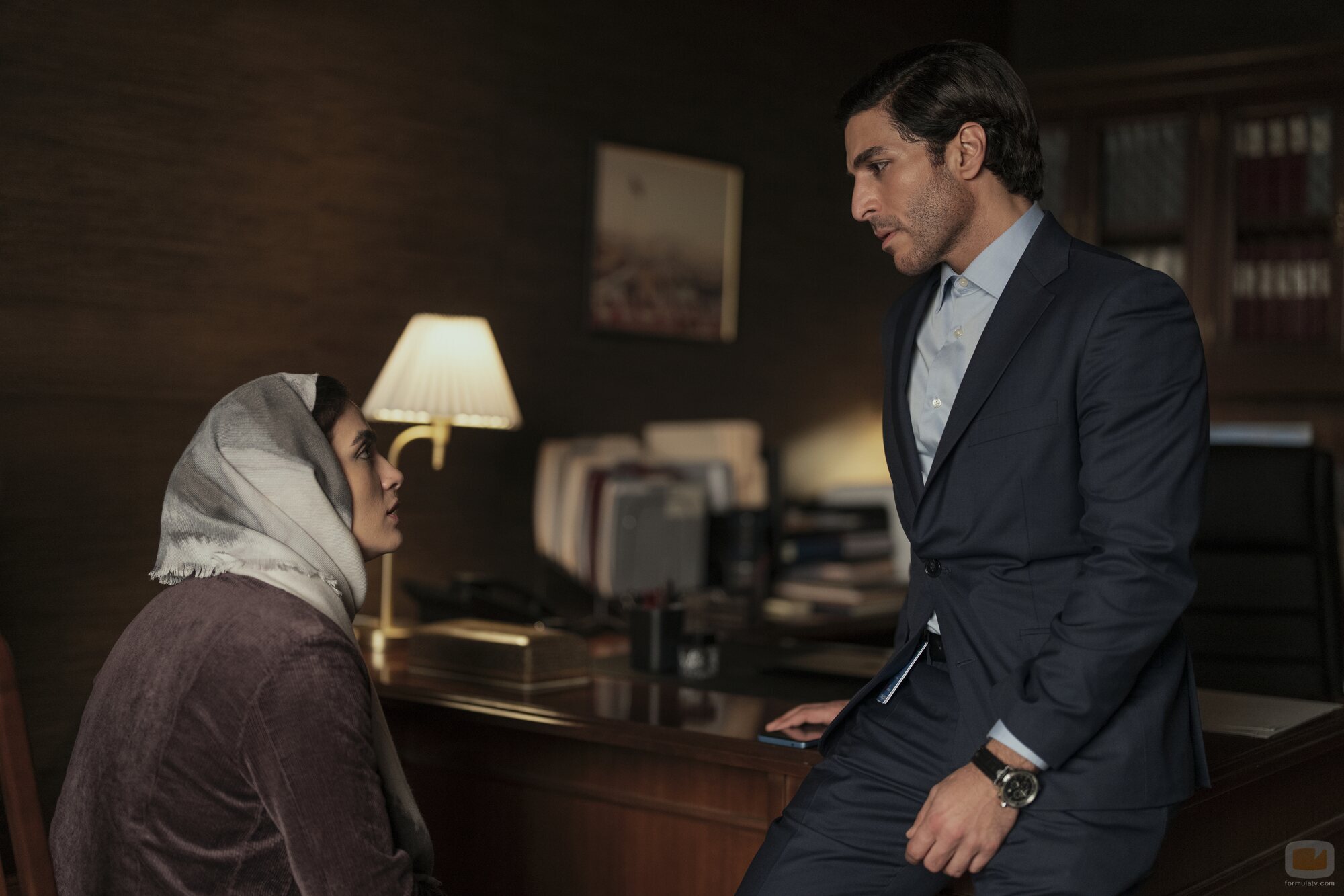 Arienne Mandi y Keon Alexander en Capítulo 6 titulado 'Un buen agente' de 'El agente nocturno'