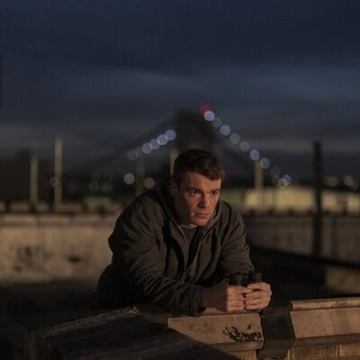 Gabriel Basso en 2x06 'Un buen agente' de 'El agente nocturno'