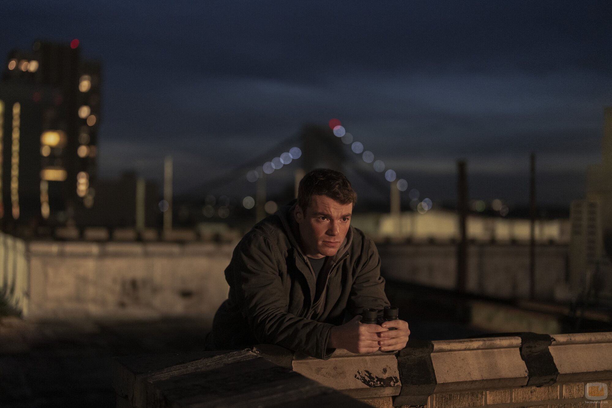 Gabriel Basso en 2x06 'Un buen agente' de 'El agente nocturno'