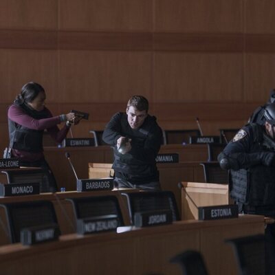Amanda Warren y Gabriel Basso en 2x10 titulado 'Remordimiento del comprador' de 'El agente nocturno'