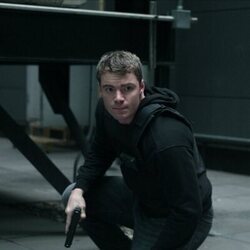 Gabriel Basso en Capítulo 10 titulado 'Remordimiento del comprador' de 'El agente nocturno'