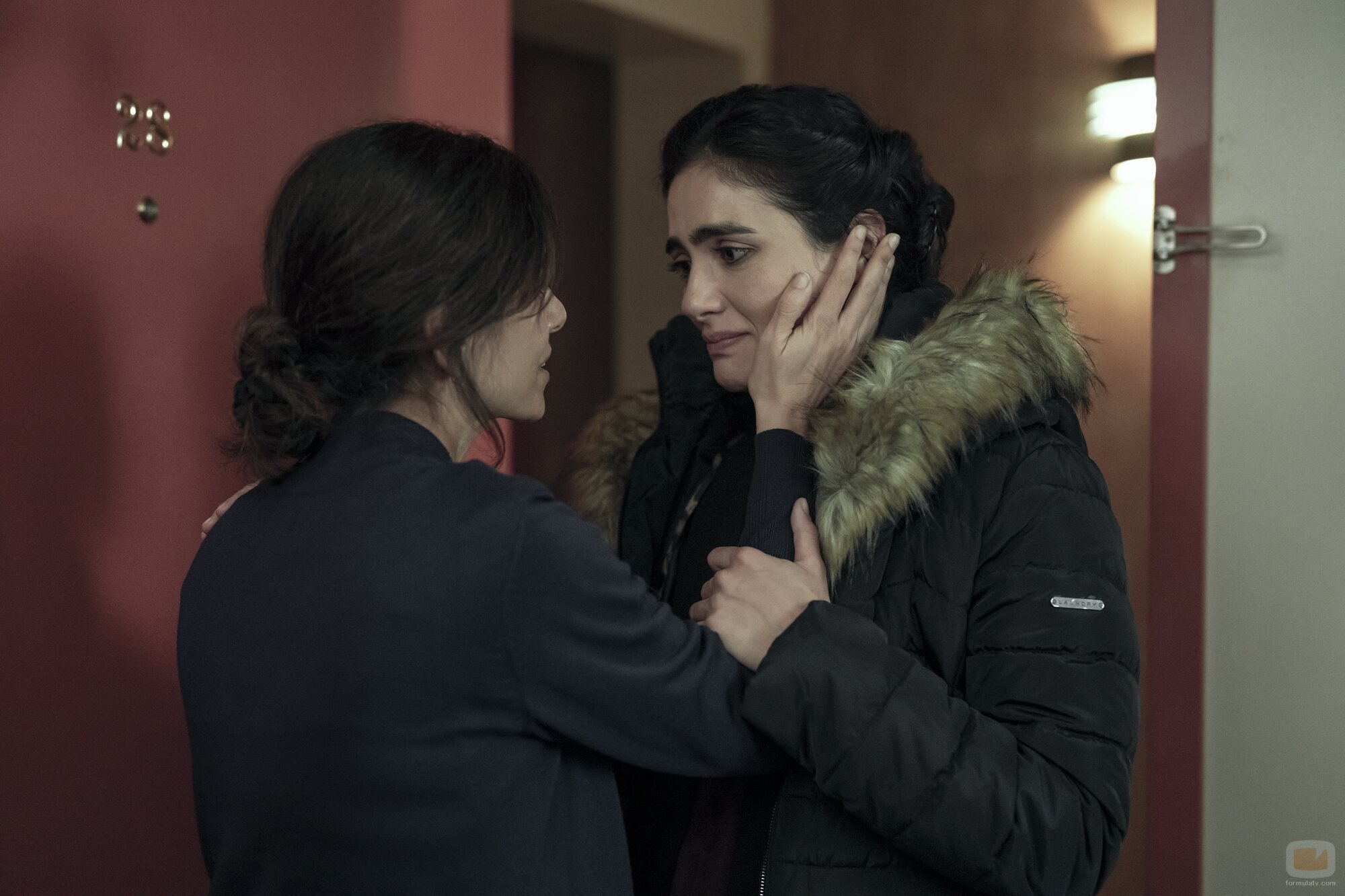 Arienne Mandi en 2x10 'Remordimiento del comprador' de 'El agente nocturno'