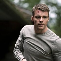 Gabriel Basso en la temporada 1 y el capítulo 10 de 'El agente nocturno'