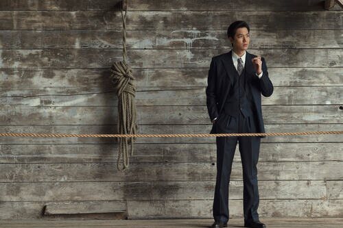 Lee Min-ho en Capítulo 2 titulado 'Capítulo dos' de 'Pachinko'