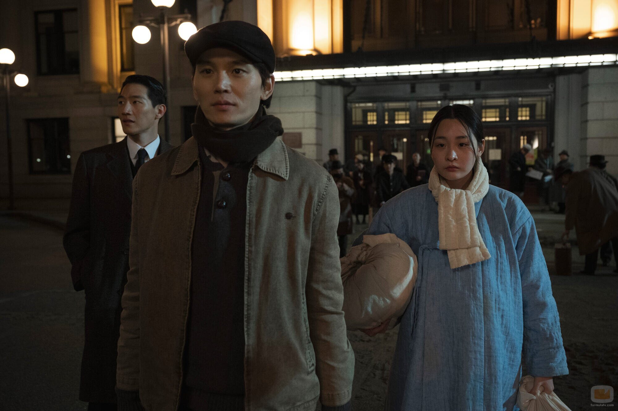 Minha Kim y Steve Sanghyun Noh en 'Capítulo cinco' de 'Pachinko'