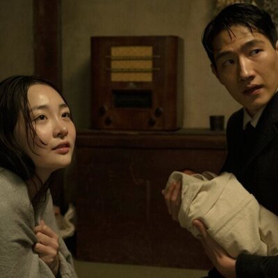 Minha Kim y Steve Sanghyun Noh en la temporada 1 y el capítulo 06 de 'Pachinko'