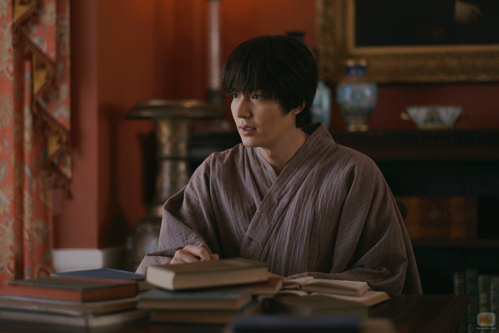 Lee Min-ho en Capítulo 7 titulado 'Capítulo siete' de 'Pachinko'