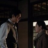 Lee Min-ho y Minha Kim en el 2x01 de 'Pachinko'