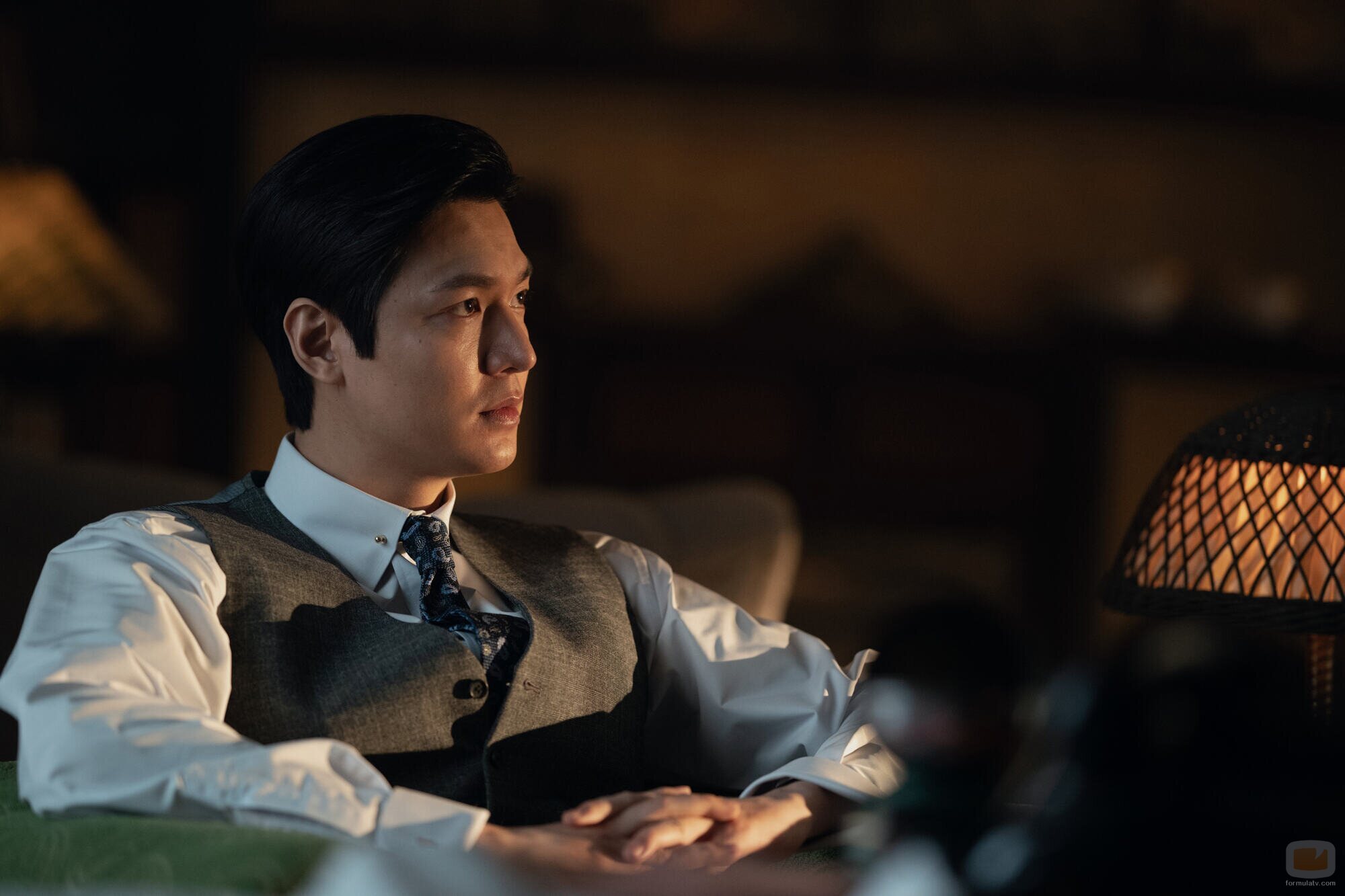 Lee Min-ho en 2x01 'Capítulo nueve' de 'Pachinko'