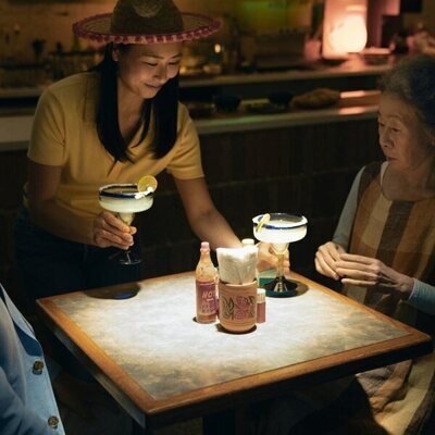 Youn Yuh-jung y Jun Kunimura en Capítulo 6 titulado 'Capítulo catorce' de 'Pachinko'