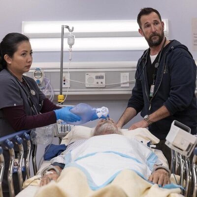 Noah Wyle en Capítulo 3 titulado '9:00 A.M.' de 'The Pitt'
