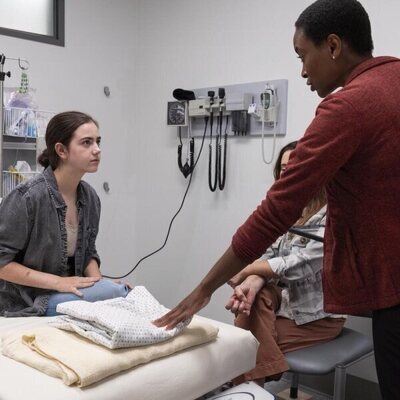 Tracy Ifeachor en 1x03 titulado '9:00 A.M.' de 'The Pitt'