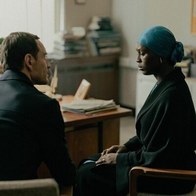 Jodie Turner-Smith y Michael Fassbender en Capítulo 8 titulado 'Truth Will Set You Free' de 'La agencia'