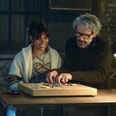 Lambert Wilson en 1x07 'La vida en rosa' de 'La Maison'