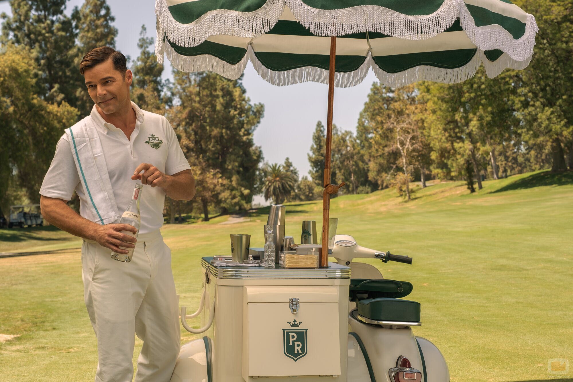 Ricky Martin en la temporada 1 y el capítulo 05 de 'Palm Royale'