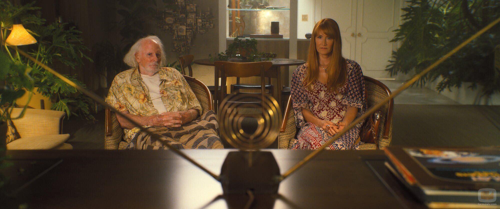 Laura Dern y Bruce Dern en 1x06 titulado 'Maxine toma las riendas' de 'Palm Royale'
