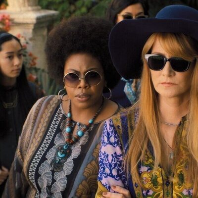 Laura Dern y Amber Chardae Robinson en la temporada 1 y el capítulo 07 de 'Palm Royale'