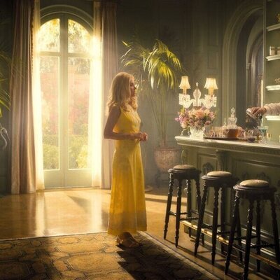 Josh Lucas y Kristen Wiig en 'Maxine salva a la ballena' de 'Palm Royale'