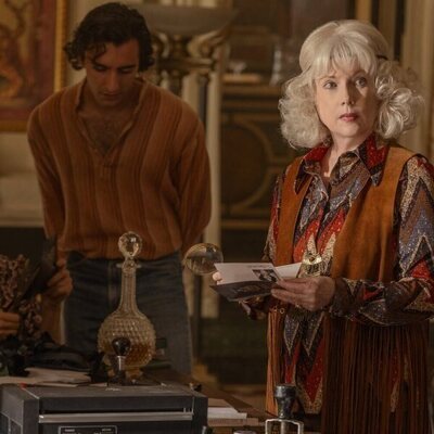 Julia Duffy en Capítulo 9 titulado 'Maxine se da un chapuzón' de 'Palm Royale'