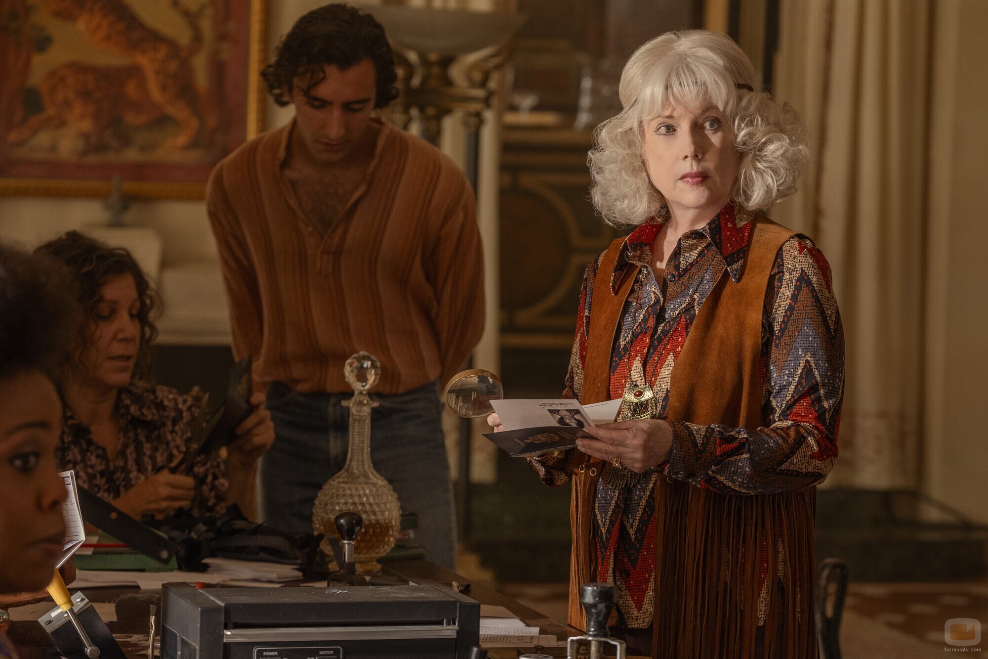 Julia Duffy en Capítulo 9 titulado 'Maxine se da un chapuzón' de 'Palm Royale'
