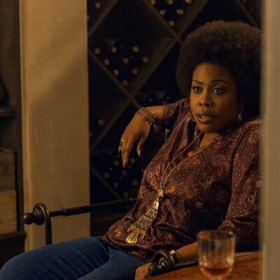 Amber Chardae Robinson en el 1x10 de 'Palm Royale'