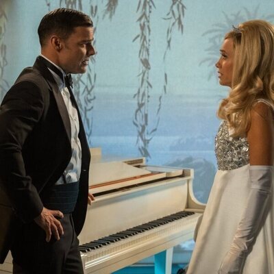 Ricky Martin y Kristen Wiig en Capítulo 10 titulado 'Maxine da una fiesta' de 'Palm Royale'