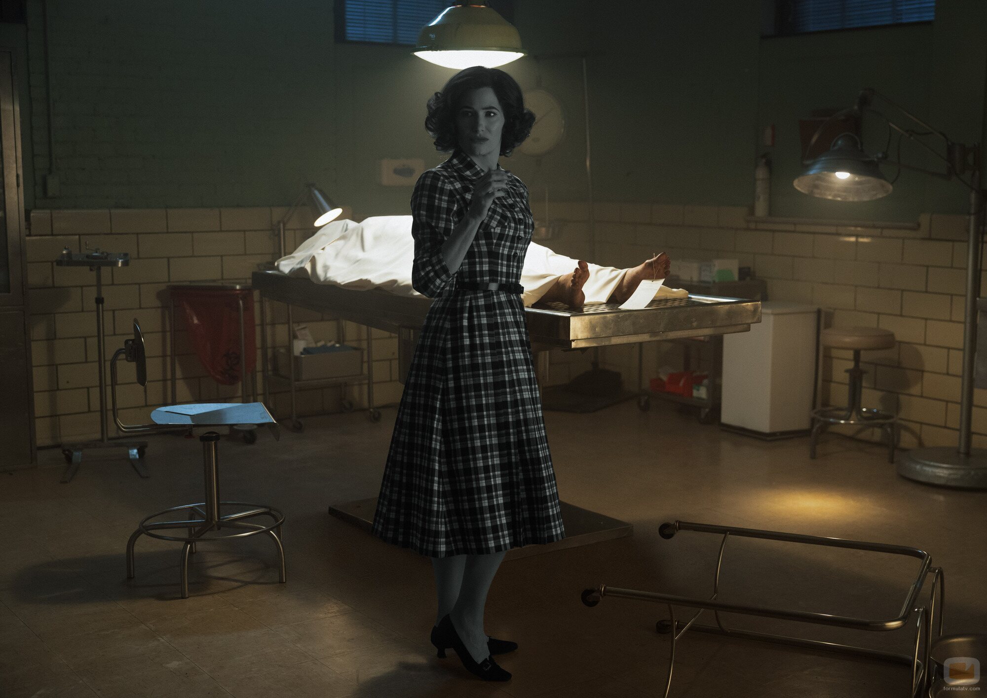 Kathryn Hahn en 1x01 titulado 'Encontrad la Senda' de 'Agatha, ¿quién si no?'
