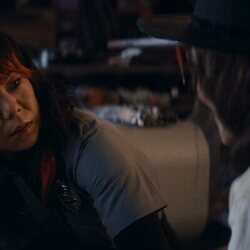 Kathryn Hahn y Ali Ahn en la temporada 1 y el capítulo 02 de 'Agatha, ¿quién si no?'