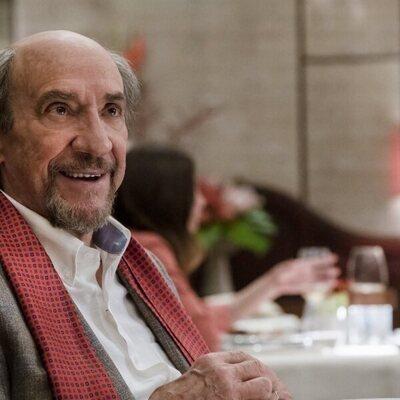 F. Murray Abraham en el 2x01 de 'The White Lotus'