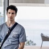 Adam DiMarco en 2x01 titulado 'Ciao' de 'The White Lotus'