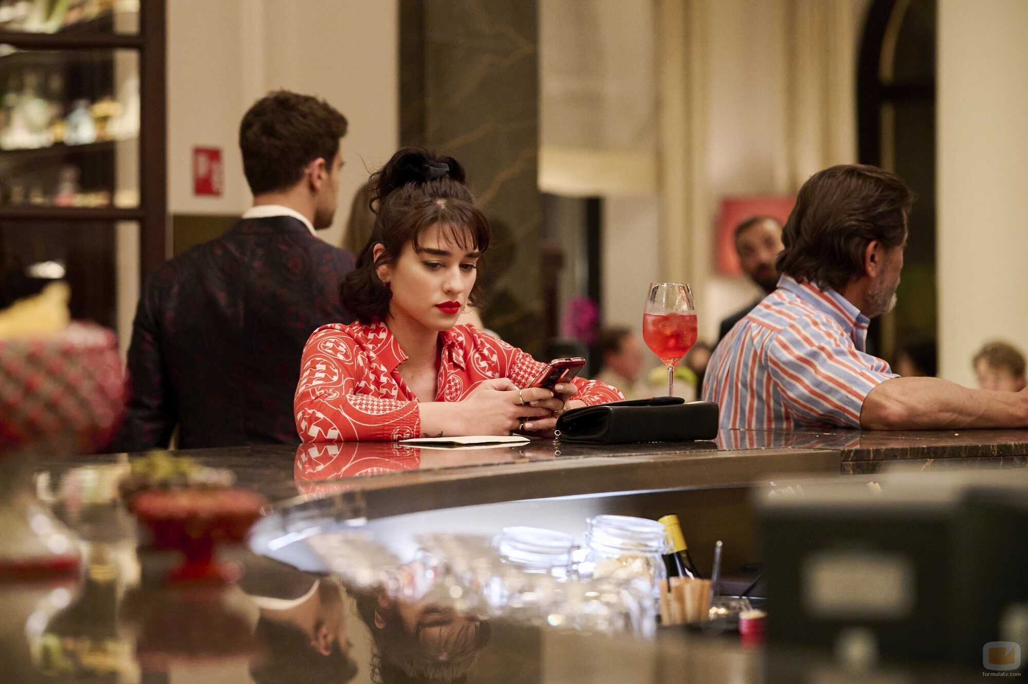 Escena de Simona Tabasco en 'Arrivederci' de 'The White Lotus'