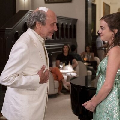 F. Murray Abraham y Beatrice Grannò en 'Arrivederci' de 'The White Lotus'
