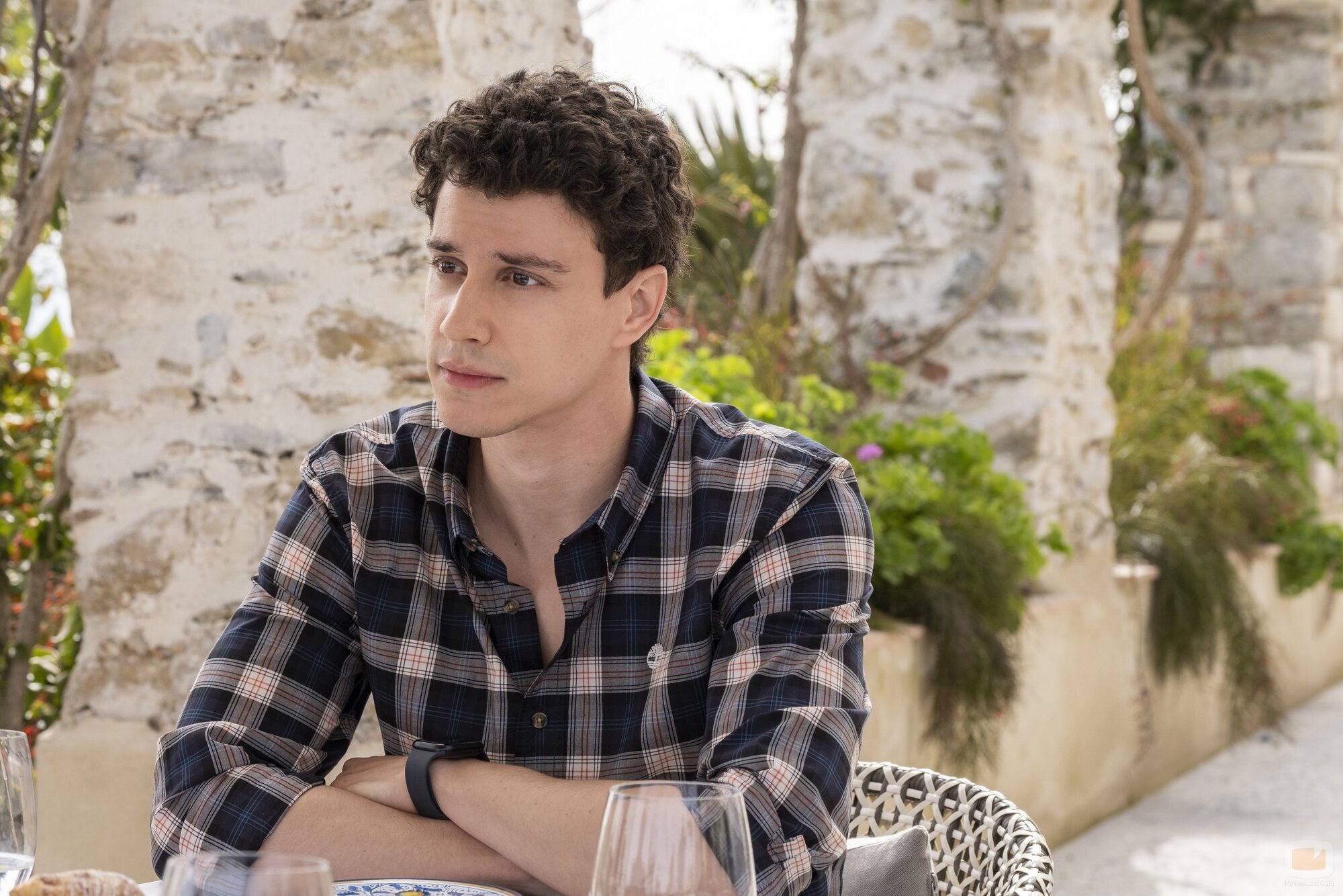 Adam DiMarco en 2x07 titulado 'Arrivederci' de 'The White Lotus'