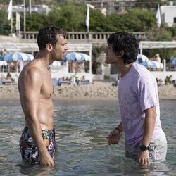 Theo James y Will Sharpe en 2x07 titulado 'Arrivederci' de 'The White Lotus'