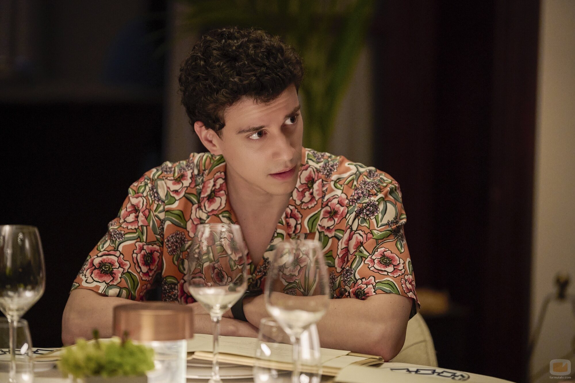 Foto de Adam DiMarco en 2x07 titulado 'Arrivederci' de 'The White Lotus'